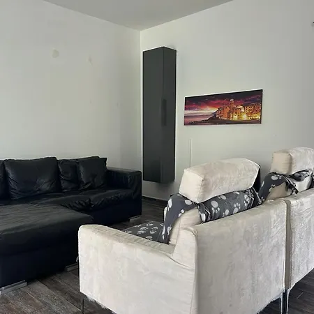 Sestaben - Flat With Parking Space, Simple And Spacious - Away From Traffic La Spezia